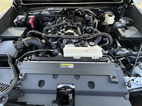 Certified 2025 Toyota Tacoma SR5 image 31