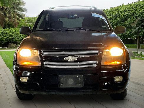 Used 2008 Chevrolet TrailBlazer LT w/ Sun And Sound Package RWD image 2