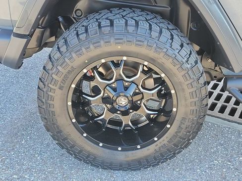 Used 2018 Jeep Wrangler Unlimited Rubicon w/ Dual Top Group AWD/4WD image 6