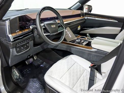 Certified 2025 Cadillac Escalade Sport Platinum w/ LPO, Floor Liner Package image 9