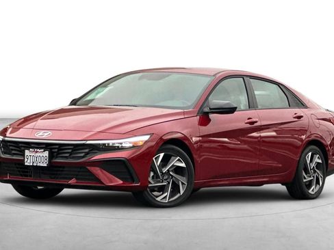 Certified 2025 Hyundai Elantra SEL image 2