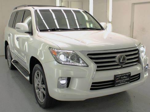 Used 2014 Lexus LX 570 4WD image 12