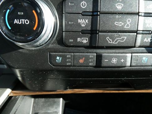 Used 2019 Ford F150 Lariat w/ Equipment Group 502A Luxury image 30