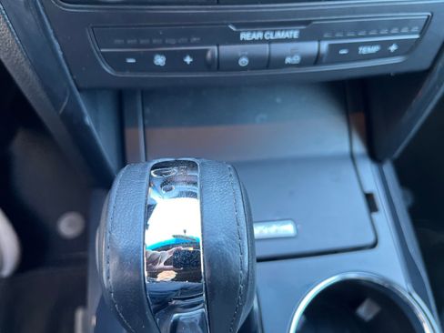 Used 2018 Ford Explorer XLT image 21