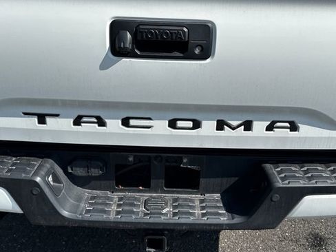 Certified 2023 Toyota Tacoma TRD Off-Road w/ Technology Package AWD/4WD image 16