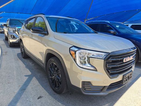 Used 2023 GMC Terrain SLE w/ Driver Convenience Package FWD image 2