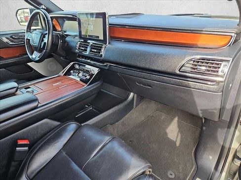 Used 2020 Lincoln Navigator Reserve w/ Luxury Package image 24