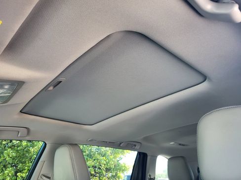 Used 2018 Toyota Highlander XLE FWD image 14