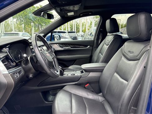Used 2024 Cadillac XT6 Premium Luxury FWD image 9