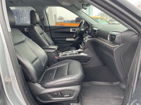 Used 2023 Ford Explorer XLT w/ Equipment Group 202A image 17