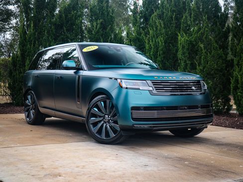 Used 2025 Land Rover Range Rover SV image 2