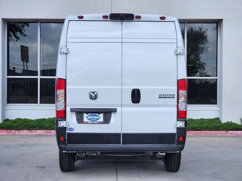 Used 2025 RAM ProMaster 2500 w/ Convenience Group image 6