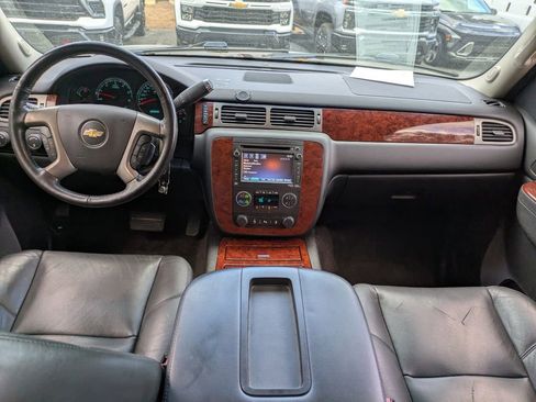 Used 2014 Chevrolet Suburban LTZ image 16