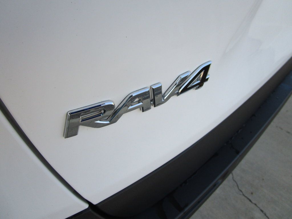 Used 2025 Toyota RAV4 XLE FWD image 12