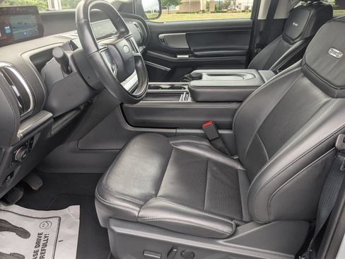 Used 2025 Ford Expedition Platinum AWD/4WD image 13
