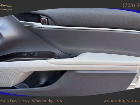 Used 2022 Toyota Camry LE image 10