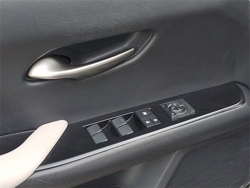 Used 2019 Lexus UX 200 image 7