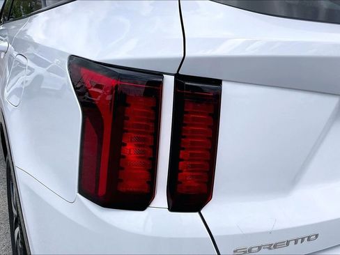 Used 2023 Kia Sorento EX w/ Panoramic Sunroof Package image 20