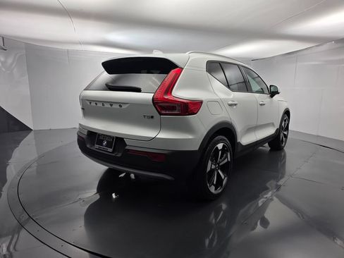 Used 2022 Volvo XC40 T5 Momentum w/ Premium Package AWD/4WD image 6