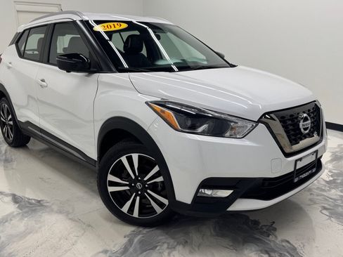 Used 2019 Nissan Kicks SR w/ SR Premium Package FWD image 2