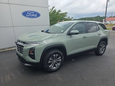 Used 2025 Chevrolet Equinox LT AWD/4WD image 2