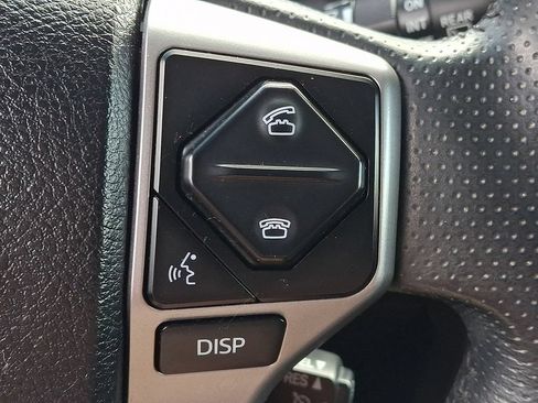 Used 2018 Toyota 4Runner SR5 AWD/4WD image 28