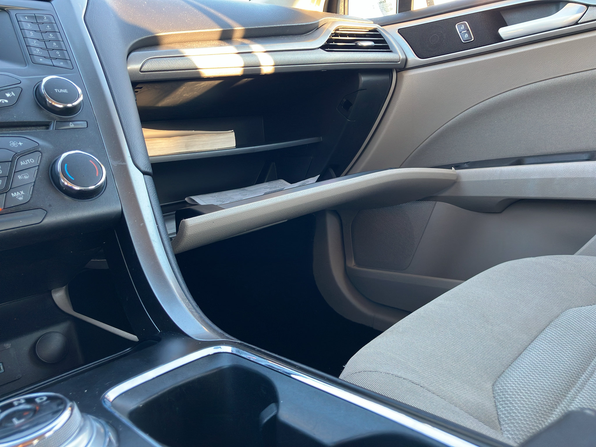 Used 2018 Ford Fusion SE FWD image 23