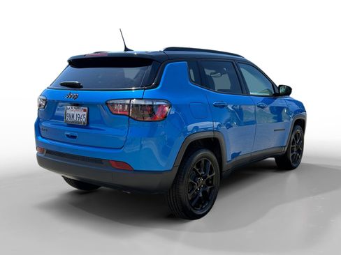 Used 2024 Jeep Compass Latitude w/ Altitude Special Edition AWD/4WD image 5