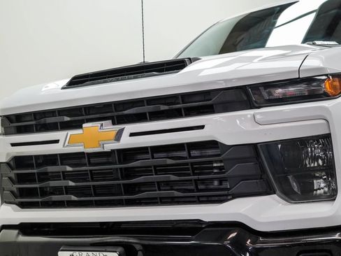 Used 2024 Chevrolet Silverado 2500 Custom w/ Custom Value Package AWD/4WD image 2