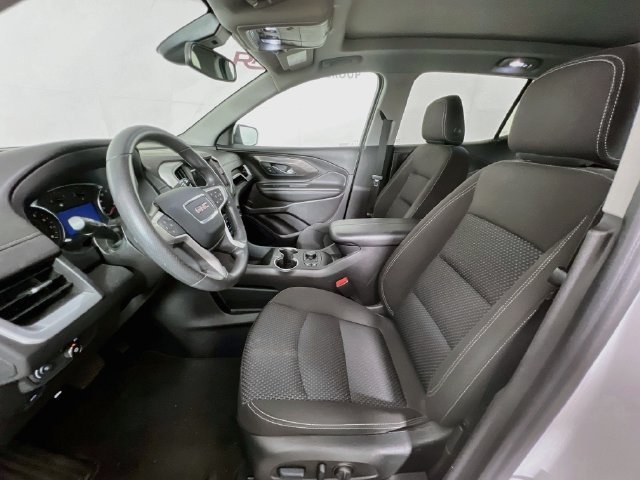 Used 2023 GMC Terrain SLE w/ Driver Convenience Package FWD image 9