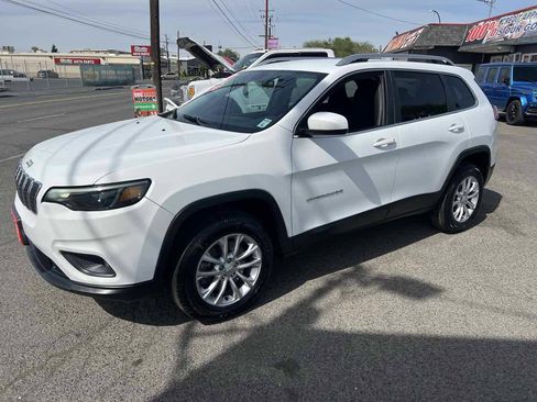 Used 2019 Jeep Cherokee Latitude w/ Popular Appearance Group AWD/4WD image 3