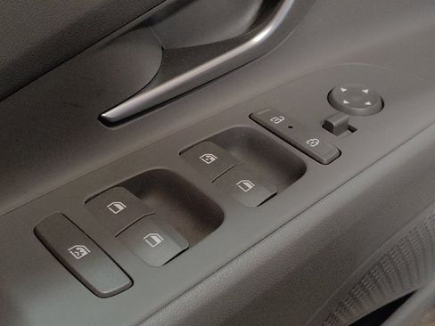 Used 2025 Hyundai Elantra SEL image 27