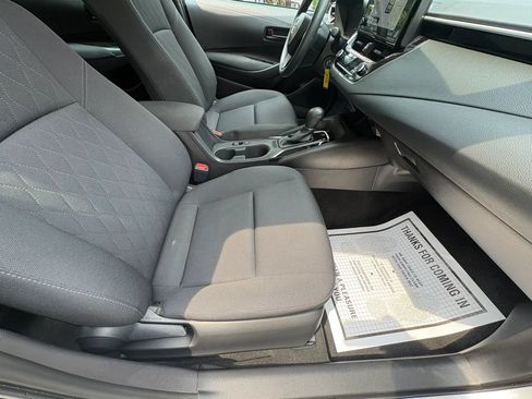 Used 2025 Toyota Corolla LE FWD image 9