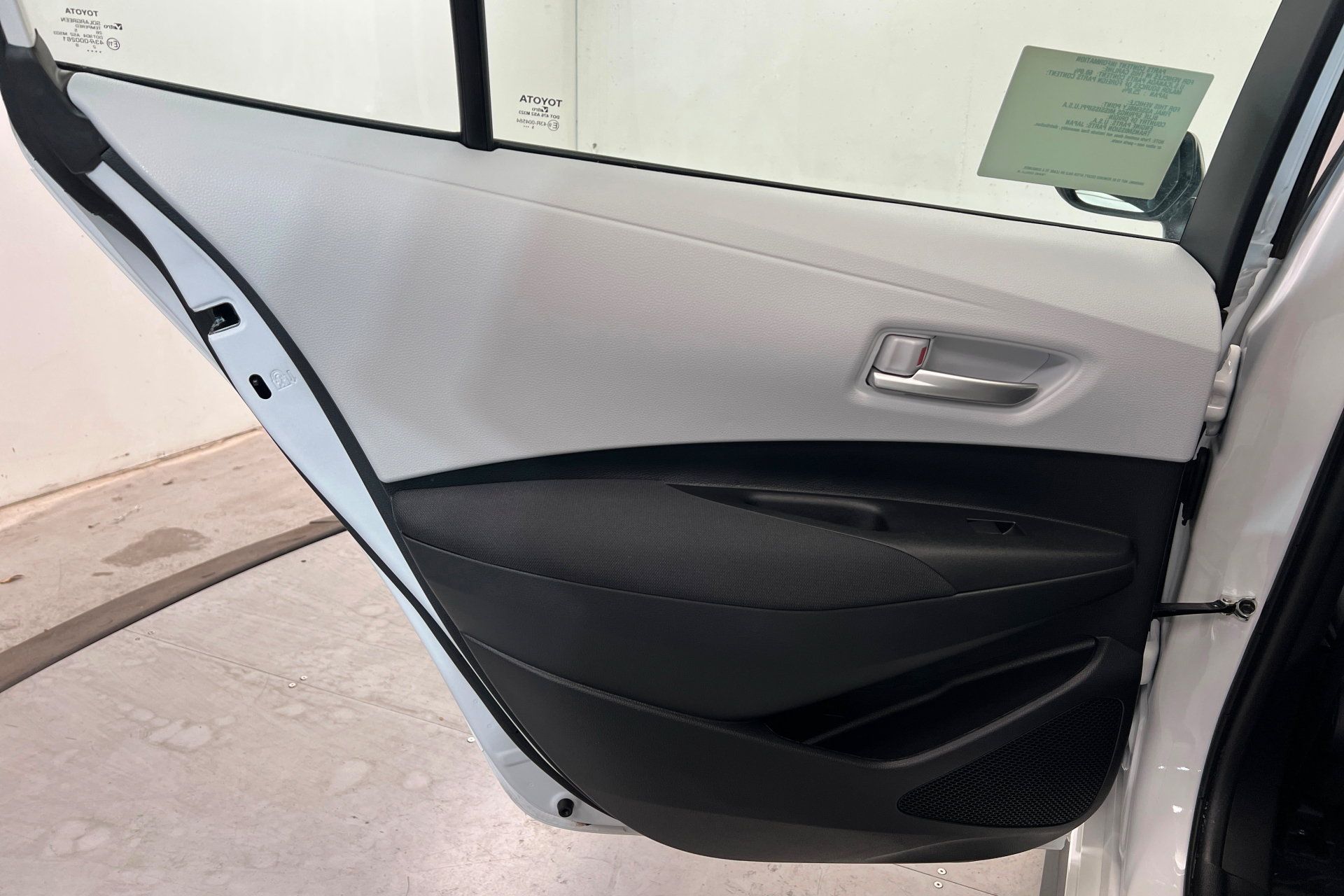 Certified 2026 Toyota Corolla SE w/ SE Package FWD image 19