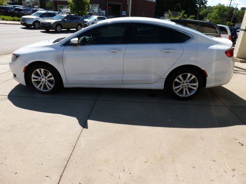 Used 2017 Chrysler 200 Limited w/ Convenience Group FWD image 6