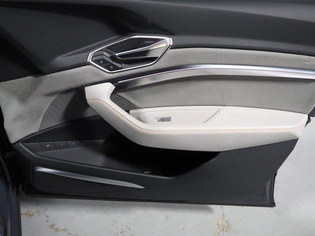 Used 2024 Audi Q8 e-tron Prestige AWD/4WD image 67