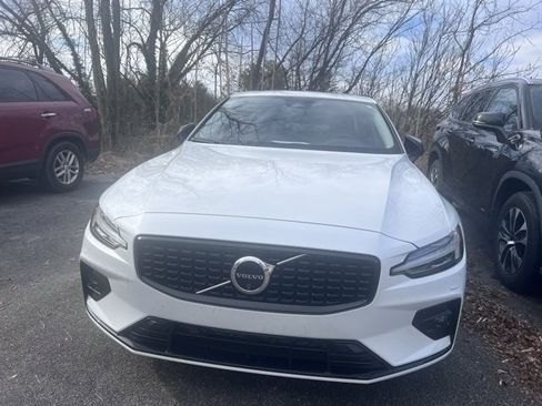 Used 2024 Volvo S60 B5 Plus w/ Climate Package image 5