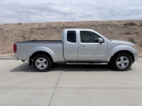 Used 2005 Nissan Frontier LE w/ (H02) Audio Pkg AWD/4WD image 4