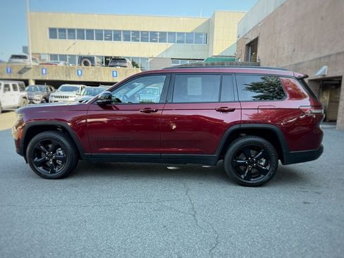 Used 2023 Jeep Grand Cherokee L Limited w/ Black Appearance Package AWD/4WD image 14