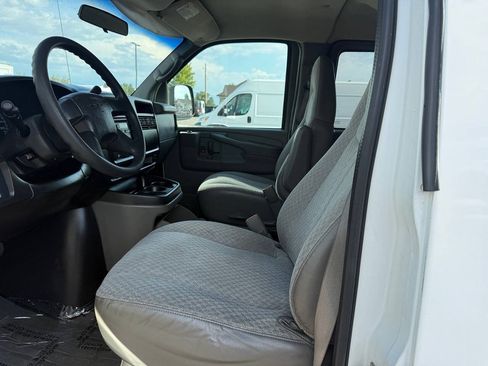 Used 2007 GMC Savana 3500 Extended Passenger w/ LT Preferred Equipment Group RWD image 16