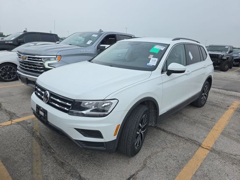 Used 2021 Volkswagen Tiguan SE FWD image 2
