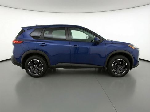 Used 2025 Nissan Rogue SV FWD image 11