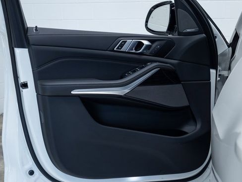 Used 2025 BMW X5 xDrive40i w/ M Sport Package image 10