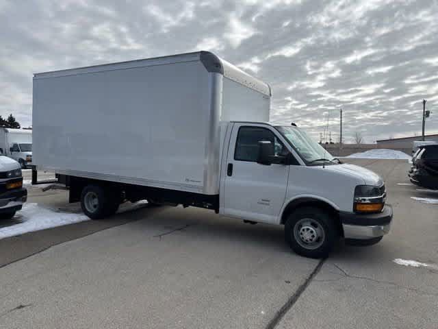 New 2025 Chevrolet Express 4500 w/ Power Convenience Package RWD image 28