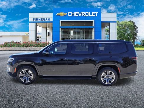 Used 2023 Jeep Wagoneer L 2WD w/ Premium Group I image 4