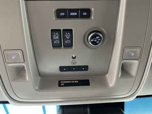 Used 2017 Chevrolet Tahoe Premier AWD/4WD image 30