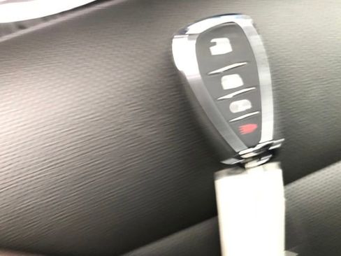 Certified 2025 Chevrolet Trax RS w/ Sunroof Package image 24