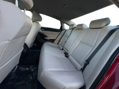 Used 2018 Honda Accord Touring image 13