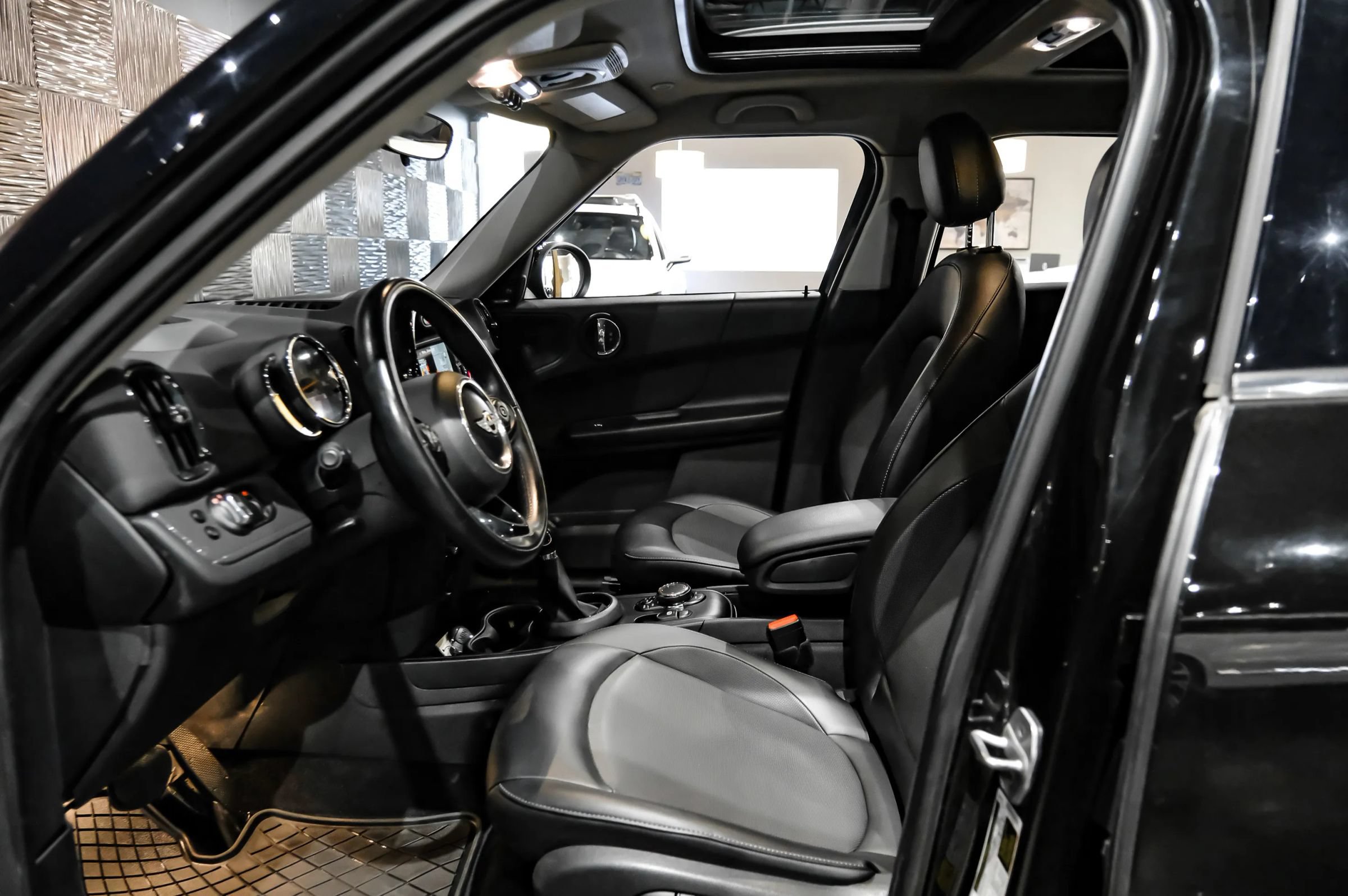Used 2018 MINI Cooper Countryman ALL4 AWD/4WD image 4