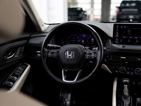 Used 2023 Honda Accord Touring image 14